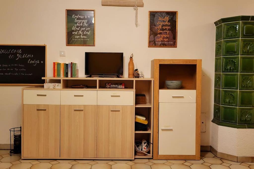 Colourful 2.5 Bedroom With Large Balcony & Garden. Prinzersdorf 外观 照片