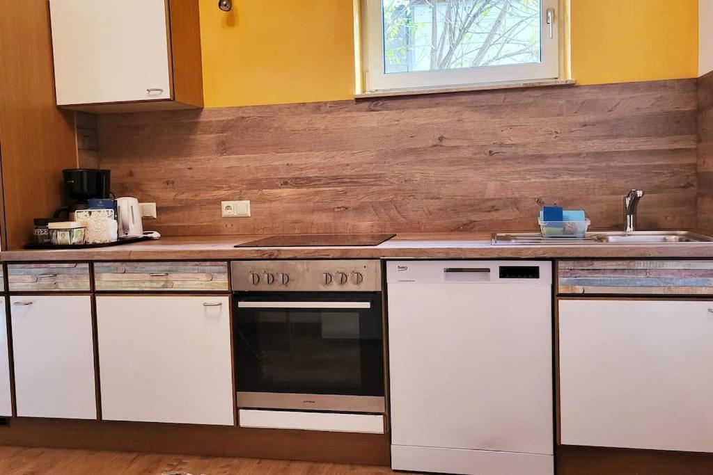 Colourful 2.5 Bedroom With Large Balcony & Garden. Prinzersdorf 外观 照片