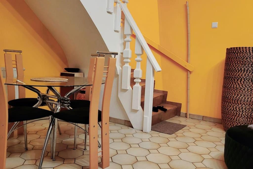 Colourful 2.5 Bedroom With Large Balcony & Garden. Prinzersdorf 外观 照片