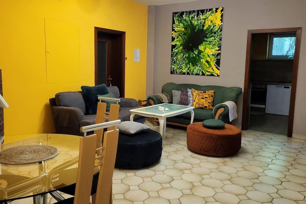 Colourful 2.5 Bedroom With Large Balcony & Garden. Prinzersdorf 外观 照片