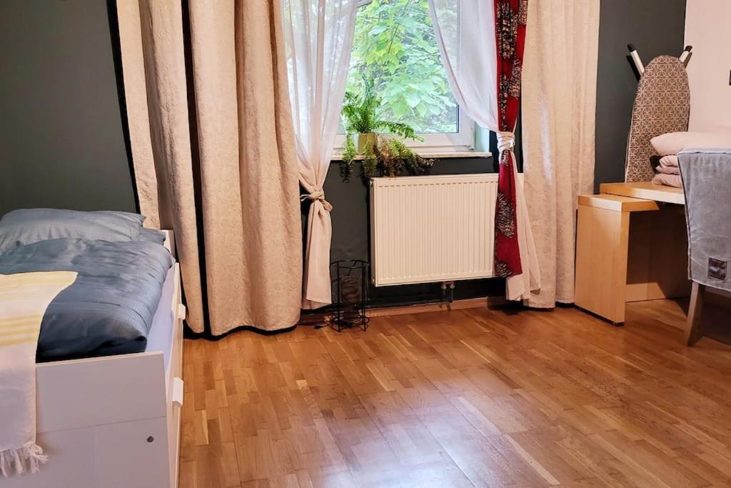 Colourful 2.5 Bedroom With Large Balcony & Garden. Prinzersdorf 外观 照片