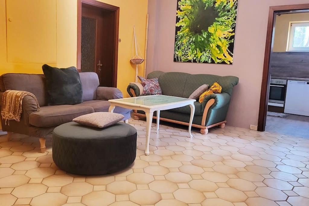 Colourful 2.5 Bedroom With Large Balcony & Garden. Prinzersdorf 外观 照片